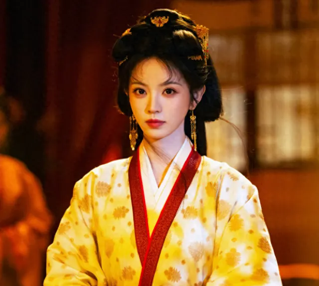 田曦薇《嫁金钗》一人分饰魏娆君黛双角，疯批千金与隐忍真身并存：现场图